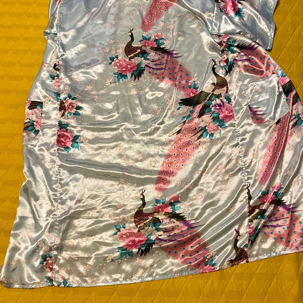 Silk robe - Picture 3 of 3